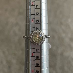 💛 2/$20 💛 Fragrant Jewels ring. Sz 7